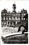 CPA Lyon Place des Terreaux Hotel de Ville et Fontaine Bartholdi 