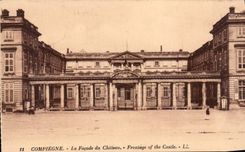 CPA Compiegne La Facade du Chateau 