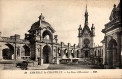CPA Chateau de Chantilly La Cour d'Honneur 
