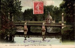 CPA Chateau de Chantilly Le Pont et L'Ile d'Amour 