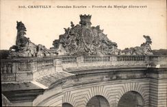 CPA Chantilly Grandes Ecuries Fronton du Manege decouvert 