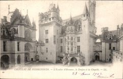 CPA Chateau de Pierrefonds L'Escalier d'Honneur le Donjon et la Chapelle 