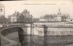 CPA Chateau de Chantilly La Grille d'Honneur 