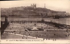 CPA Lyon Place Bellecour et Coteau de Fourviere 