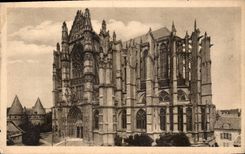 CPA Beauvais La Cathedrale Vue generale 