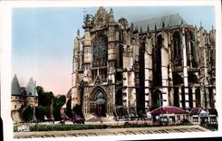 CPA Beauvais Oise La Cathedrale et les Tourelles du Palais de Justice 