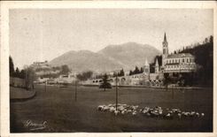 CPA Lourdes La Basilique et le Pic du Jer 