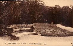 CPA Compiegne Le Parc Banc de Napoleon 1er