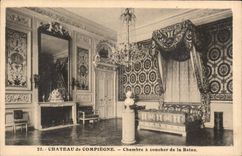 CPA Chateau de Compiegne Chambre a coucher de la Reine 