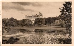 CPA Chateau de Pierrefonds Oise Vue generale prise de l'Etang 