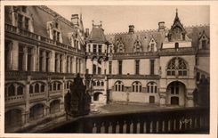 CPA Chateau de Pierrefonds Oise La Cour d'Honneur 