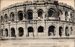 CPA Nimes Les Arenes Vue exterieure Cote Ouest 