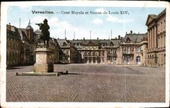 CPA Versailles Cour Royale et Statue de Louis XIV 