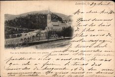 CPA Lourdes Vue Basilique de cote avec piscine Carte 1900