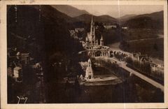 CPA Lourdes La Basilique vue de Chateau Forte 