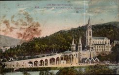 CPA Les Hautes Pyrenees Lourdes Les Rampes et la Basilique 