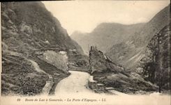 CPA Route de Luz a Gavarnie La Porte d'Espagne 