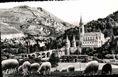 CPA Lourdes La Basilique et le Pic du Jer 