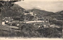 CPA Lourdes Vue vers le Chateau 