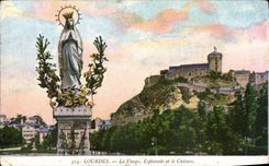 CPA Lourdes La Vierge Esplanade et le Chateau 