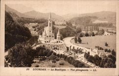CPA Lourdes La Basilique Vue plongeante 