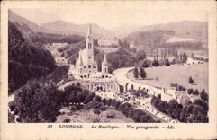 CPA Lourdes La Basilique Vue plongeante 