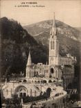CPA Les Pyrenees Lourdes La Basilique 