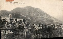 CPA Les Pyrenees Lourdes Le Chateau Fort et la Ville 