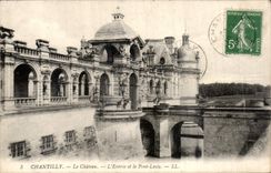 CPA Chantilly Le Chateau L'Entree et le Pont Levis 
