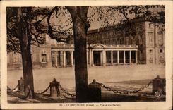 CPA Compiegne Oise Place du Palais 