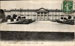 CPA Compiegne Facade du Chateau sur le Parc 