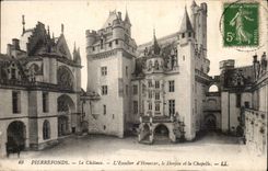 CPA Pierrefonds Le Chateau L'Escalier d'Honneur le Donjon et la Chapelle 