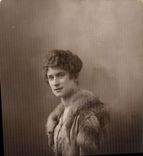 CARTE PHOTO Femme Paris Barbes