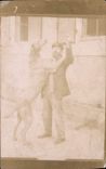 CARTE PHOTO Homme Chien Dogue