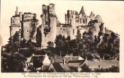 CPA Chateau de Pierrefonds en Ruines Construit en 1390 