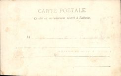 CPA Pierrefonds Le Chateau Cote gauche de la Cour 