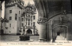 CPA Chateau de Pierrefonds une colonnade et l'Escalier d'honneur 
