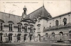 CPA Chauteau de Chantilly cour de la Capitainerie 