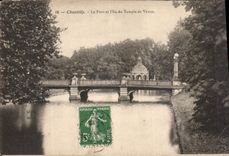CPA Chantilly le Pont et l'Ile du Temple de Venus 