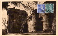 CPA Dinan Cotes du Nord le Chateau de la duchesse Anne et la fausse porte 