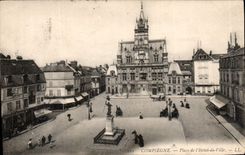 CPA Compiegne Place de l'Hotel de Ville 