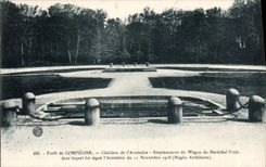 CPA Foret de Compiegne Clairiere de l'Armistice emplacement du Wagon du Marechal foch dans lequel fu