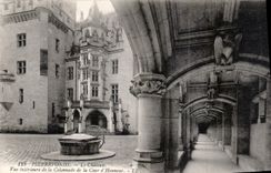 CPA Pierrefonds le Chateau vue interieure de la Colonnade de la Cour d'Honneur 