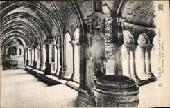 CPA Arles Cloitre Saint Trophime le Puits XII siecle 