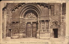 CPA Arles la Cathedrale Saint Trophime 
