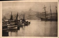 CPA Marseille Bouches du Rhone un Coin du Vieux Port Bateaux