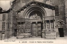 CPA Arles portail de l'Eglise Saint Trophime 