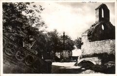 CPA Les Baux B du R Place de l'eglise et Chapelle des Penitents XVI siecle 
