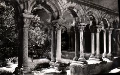 CPA La Cite du Roy Rene Aix en Provence le cloitre de la Cathedrale Saint Sauveur M H XI S 