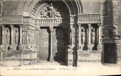CPA Arles la Cathedrale Sainte Trophime le Portail 